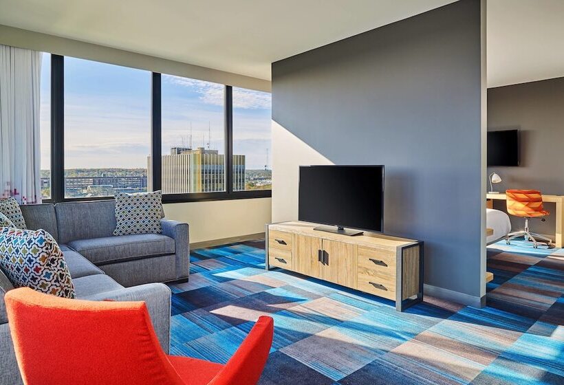 فندق Aloft South Bend