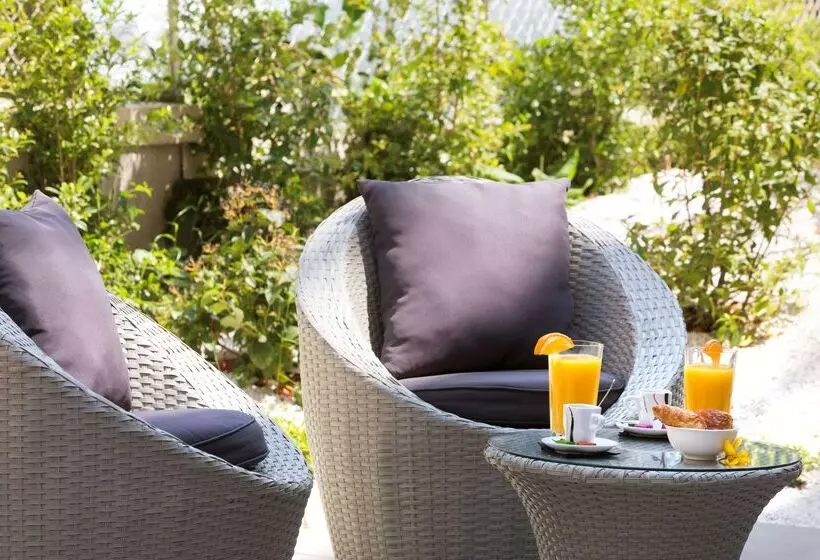 Hotelli Best Western Hôtel Journel Saint Laurent Du Var