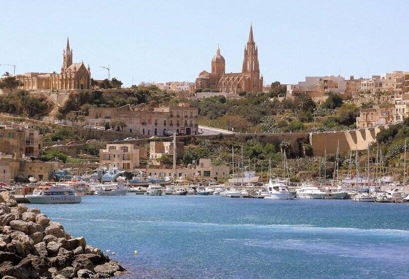 Seashells Apartments With Terrace, Just Off The Seafront In Bugibba By Getawaysmalta