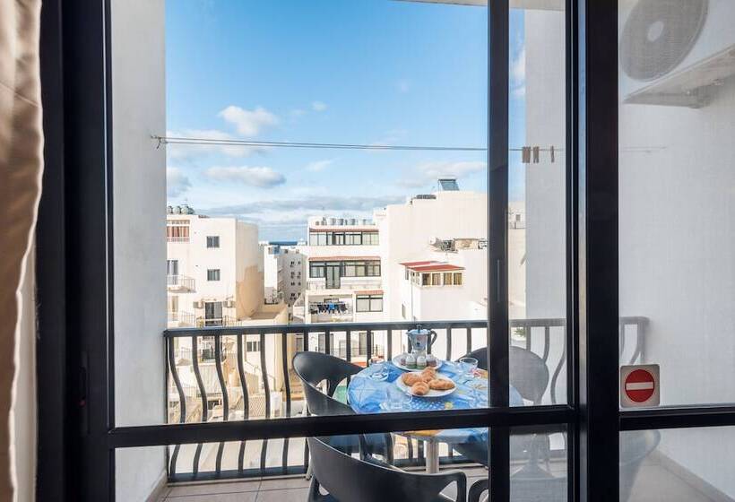 Seashells Apartments With Terrace, Just Off The Seafront In Bugibba By Getawaysmalta