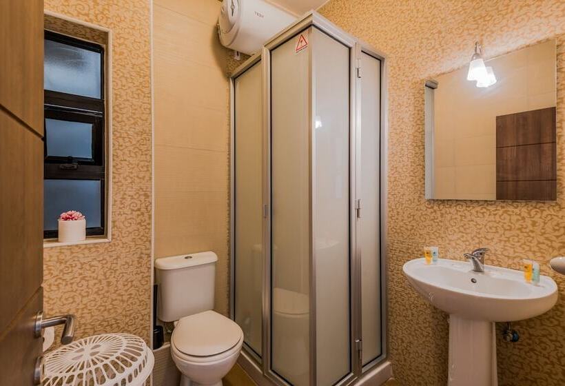 Seashells Apartments With Terrace, Just Off The Seafront In Bugibba By Getawaysmalta