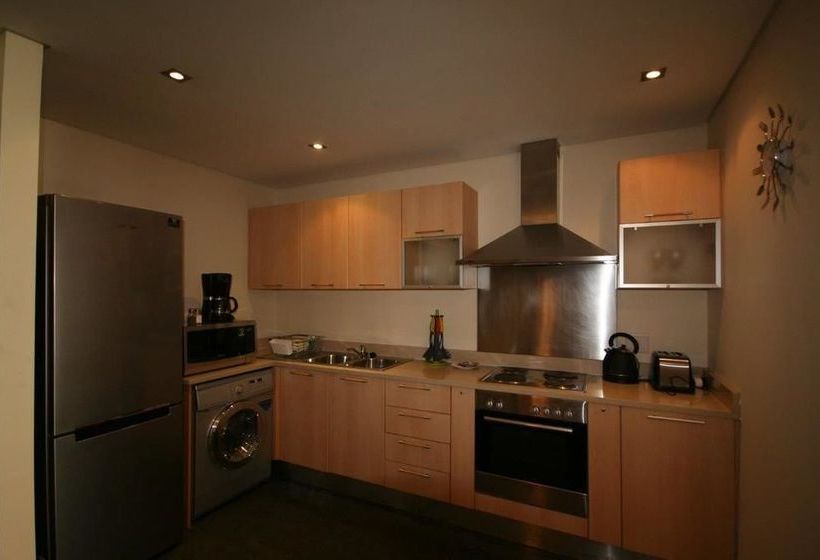 בית מלון כפרי At Greenmarket Place