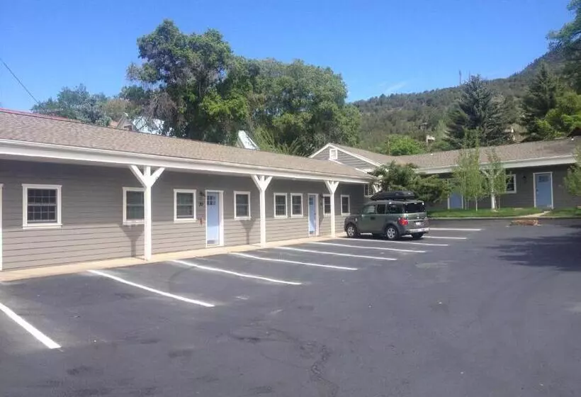 Hotelli Basalt Mountain Inn