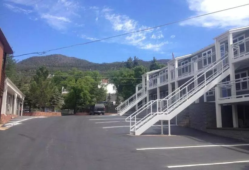 Hotelli Basalt Mountain Inn