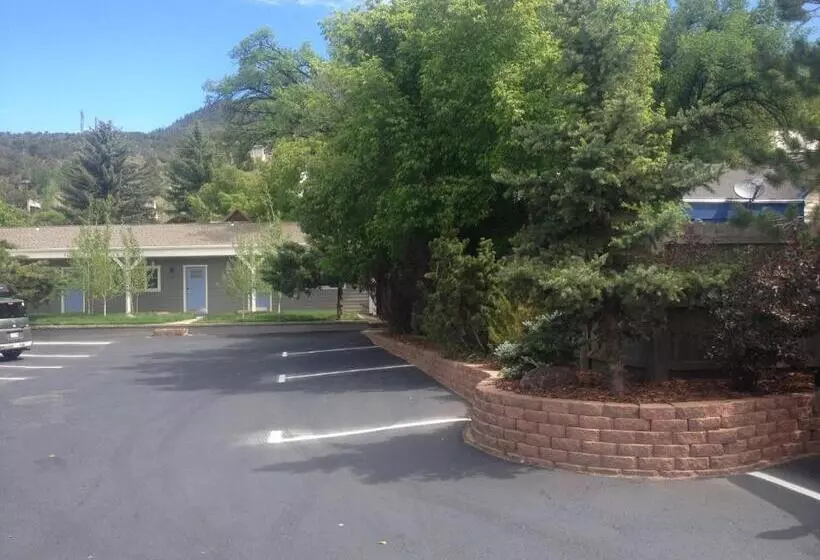 Hotelli Basalt Mountain Inn