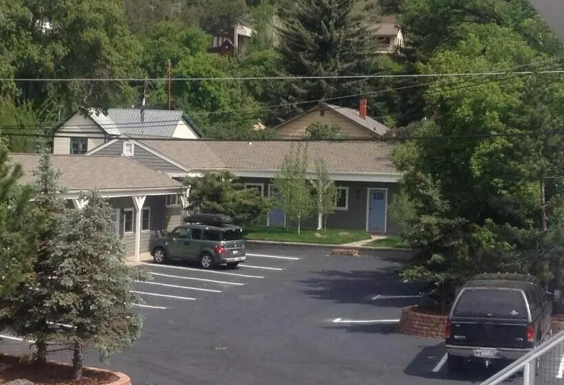 Hotelli Basalt Mountain Inn