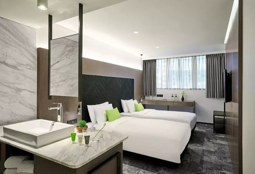 هتل Ease Tsuen Wan