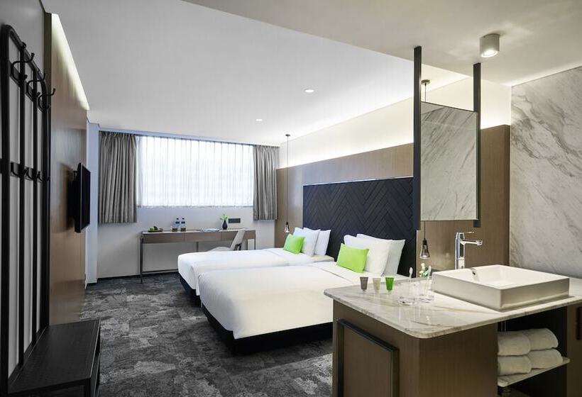 هتل Ease Tsuen Wan