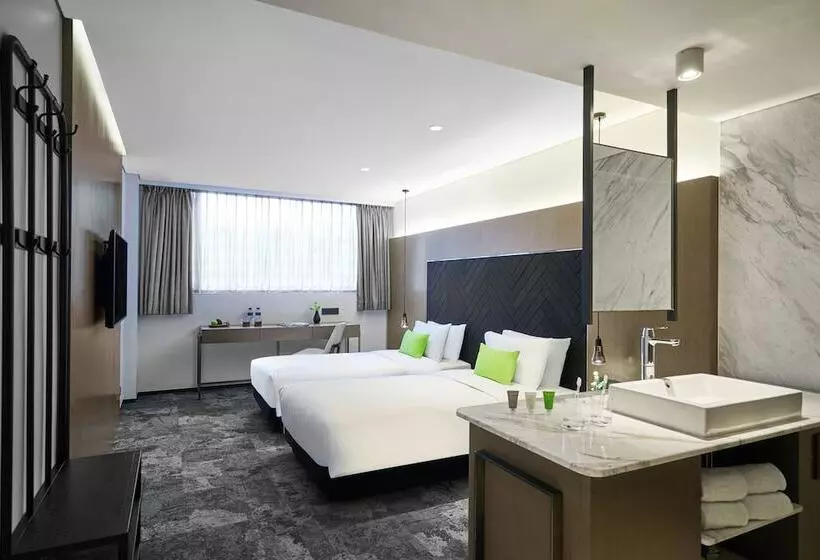 هتل Ease Tsuen Wan