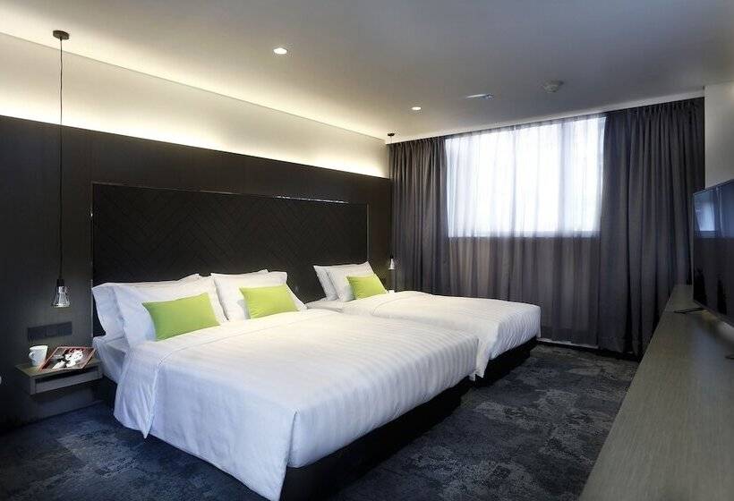 هتل Ease Tsuen Wan