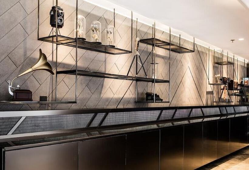 هتل Ease Tsuen Wan