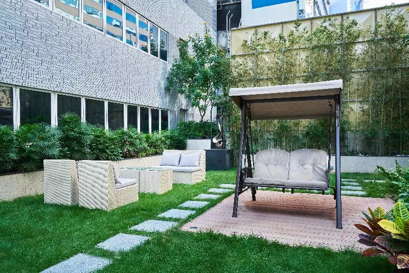 هتل Ease Tsuen Wan