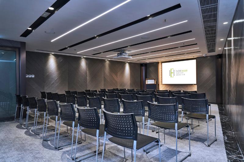 هتل Ease Tsuen Wan