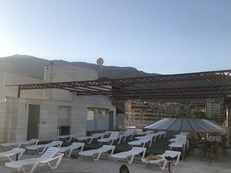 Delora Hotel And Suites