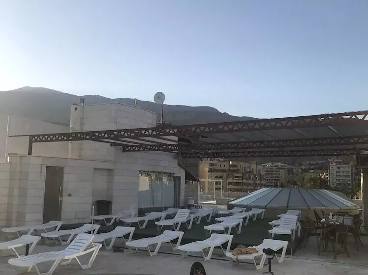 Delora Hotel And Suites