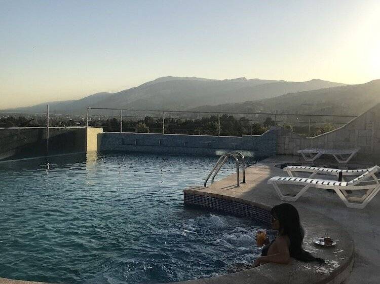 Delora Hotel And Suites