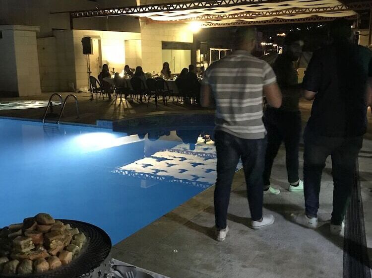 Delora Hotel And Suites