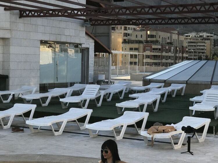 Delora Hotel And Suites