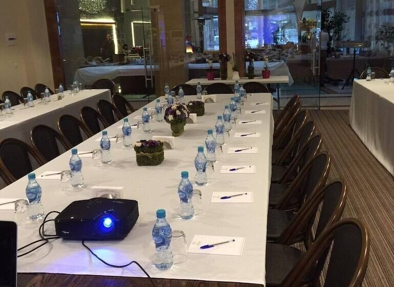 Delora Hotel And Suites