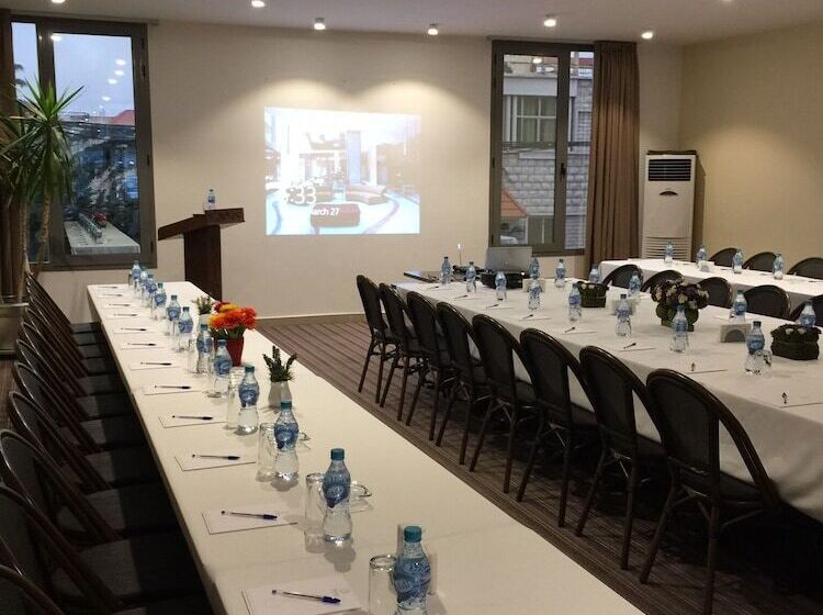 Delora Hotel And Suites