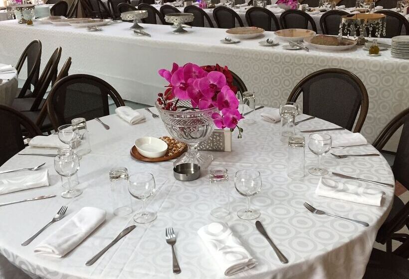 Delora Hotel And Suites