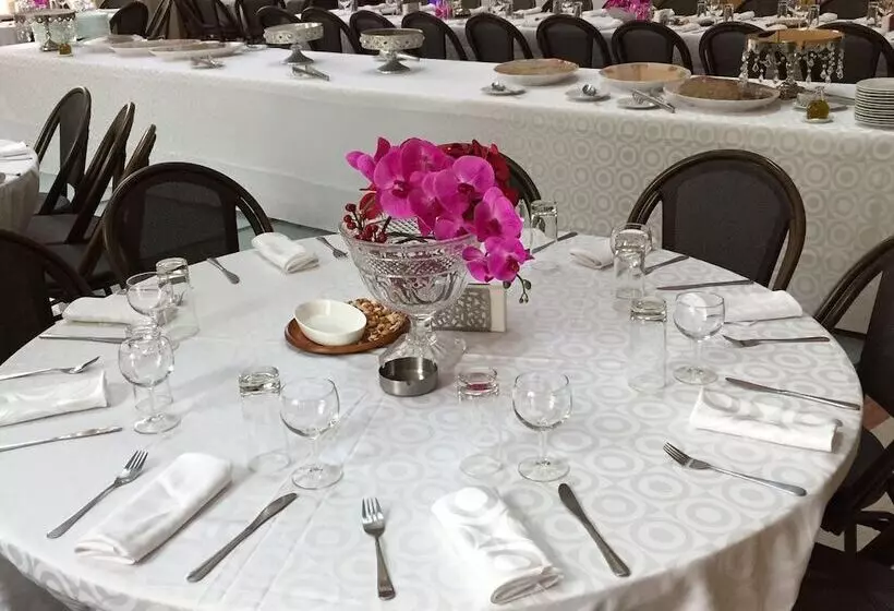 Delora Hotel And Suites