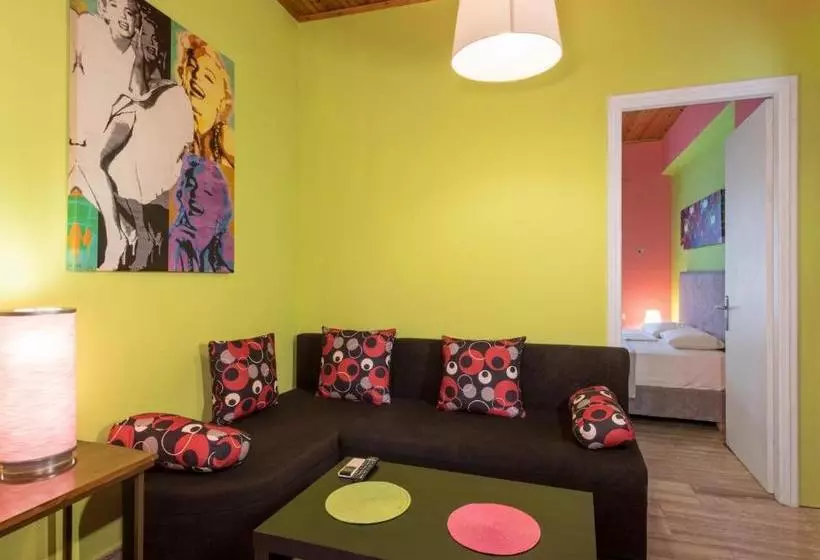 ホテル Helena Apartments & Villas