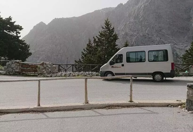 ホテル Neos Omalos