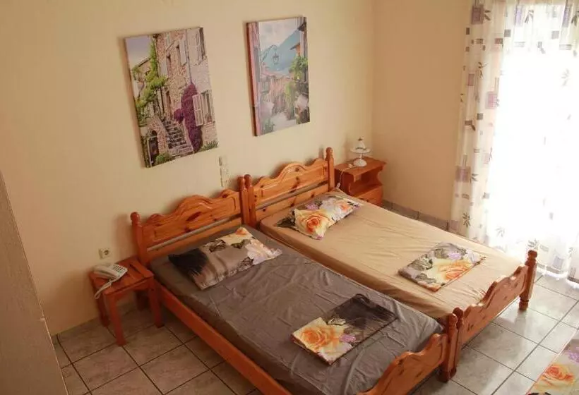 Hotelli Vrachos Holidays