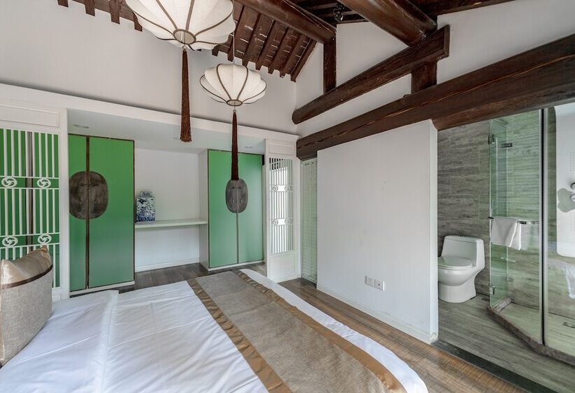 Beijing Le Zai Nan Luo Gu Xiang Wang Fu Jing Forbidden City Courtyard