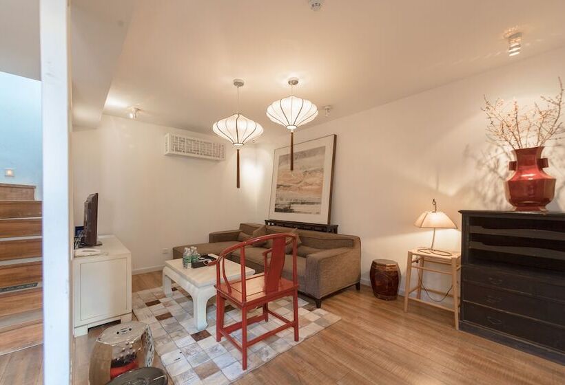 Beijing Le Zai Nan Luo Gu Xiang Wang Fu Jing Forbidden City Courtyard