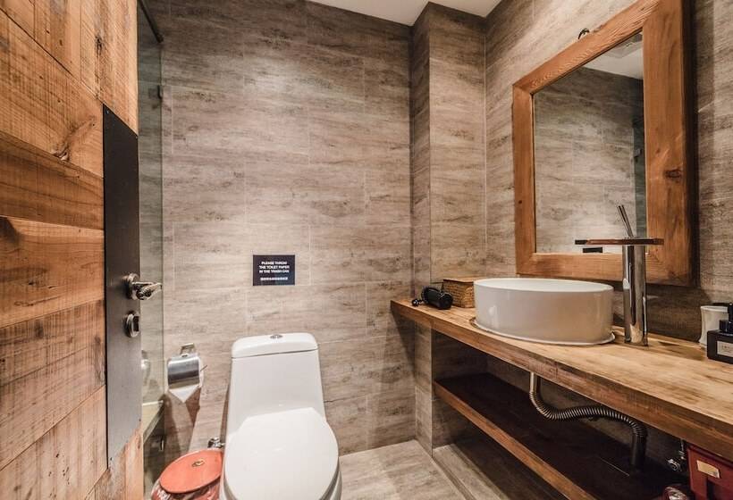 Beijing Le Zai Nan Luo Gu Xiang Wang Fu Jing Forbidden City Courtyard