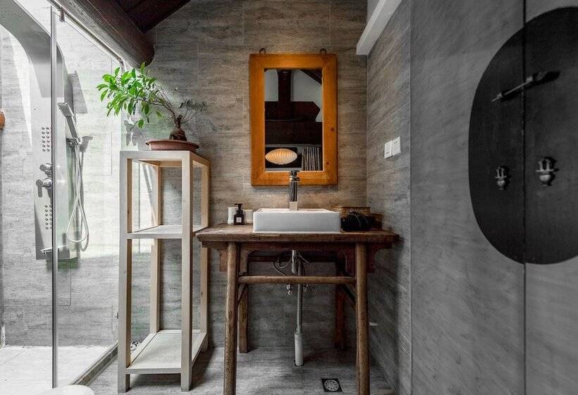 Beijing Le Zai Nan Luo Gu Xiang Wang Fu Jing Forbidden City Courtyard