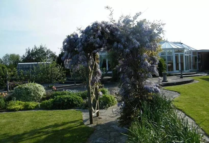 Bed and Breakfast Eastcote Luxury Guest House