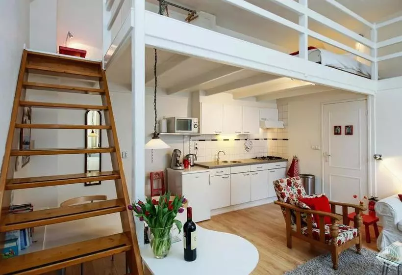 تختخواب و صبحانه Studio Boom Apartment