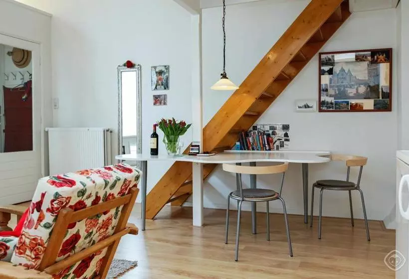 تختخواب و صبحانه Studio Boom Apartment
