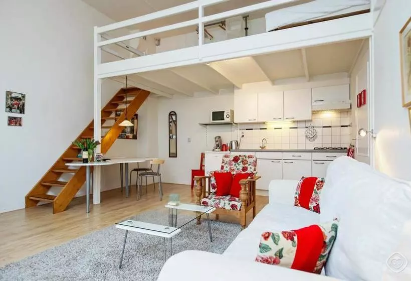 تختخواب و صبحانه Studio Boom Apartment
