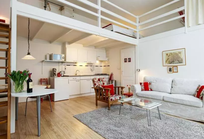 تختخواب و صبحانه Studio Boom Apartment