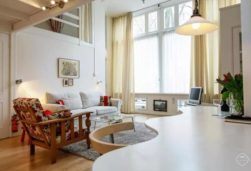 تختخواب و صبحانه Studio Boom Apartment