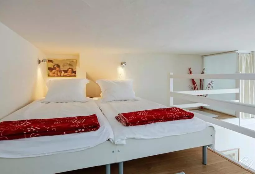 تختخواب و صبحانه Studio Boom Apartment