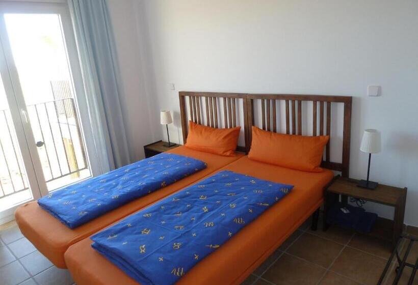 호텔 Hostal Moratinos