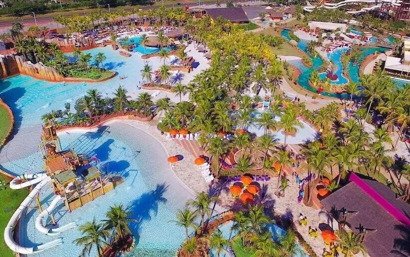 Hotelli Hot Beach Resort