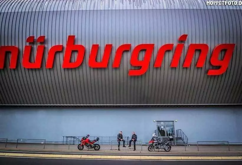 Hotelli & Restaurant Hüllen