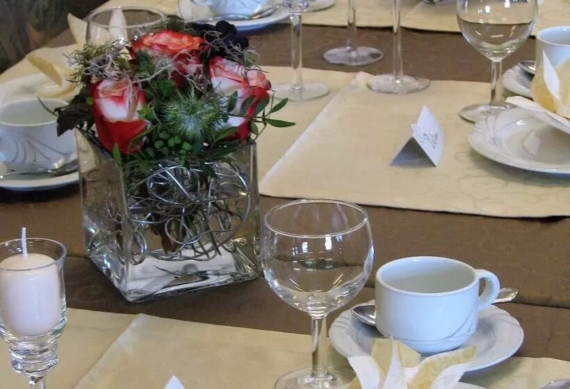 Hotelli & Restaurant Hüllen