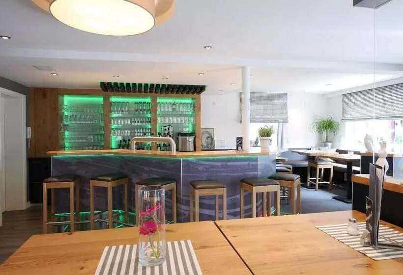Hotelli & Restaurant Hüllen