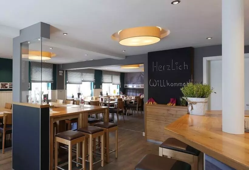 Hotelli & Restaurant Hüllen