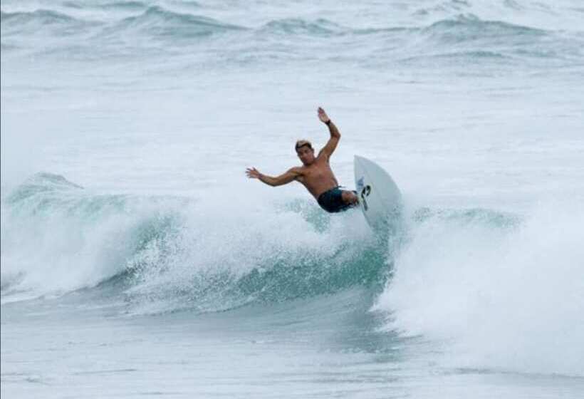 בית מלון כפרי Socialtel Montañita   Formerly Selina Montañita