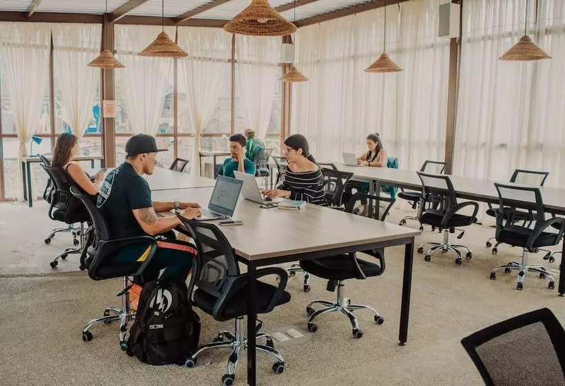 ホテル Socialtel Montañita   Formerly Selina Montañita