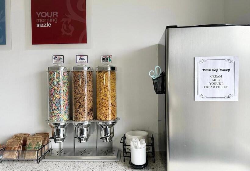 בית מלון כפרי Travelodge By Wyndham Welland