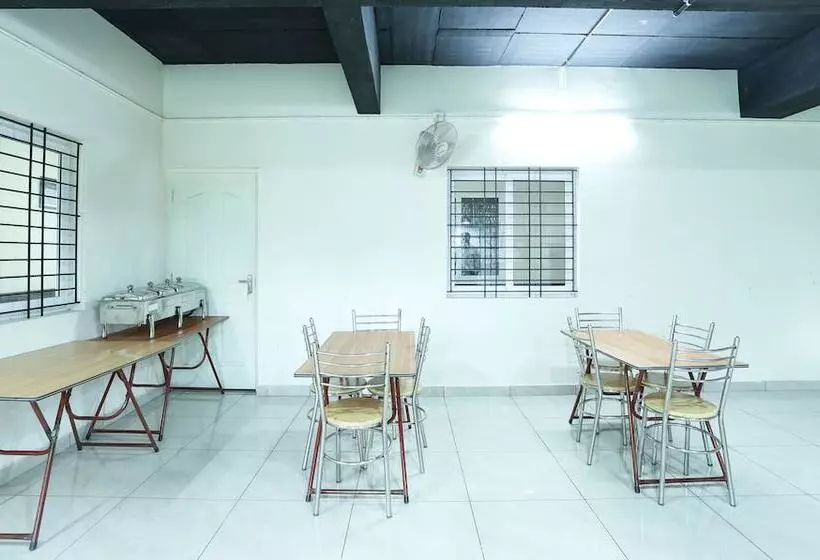 ホテル Treebo Trip Cmks Habitat Center